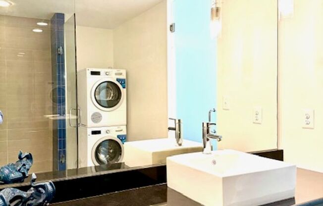 Studio, 1 bath, 382 sqft, $1,350, Unit 307