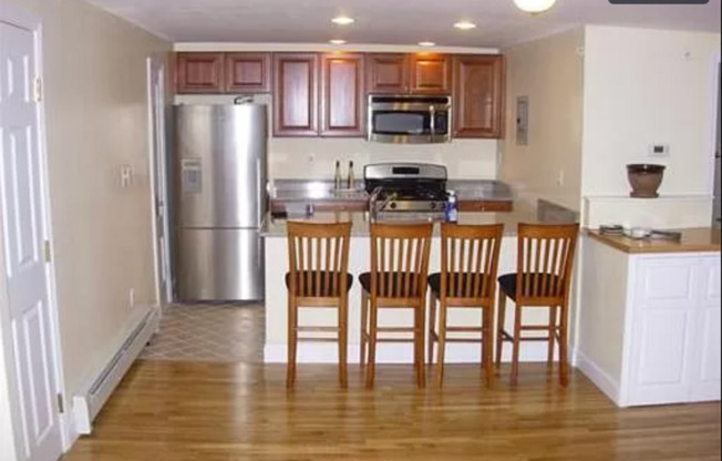 2 beds, 1 bath, $2,295, Unit Village Crossing