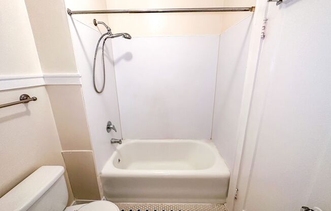 1 bed, 1 bath, 550 sqft, $1,450, Unit 305