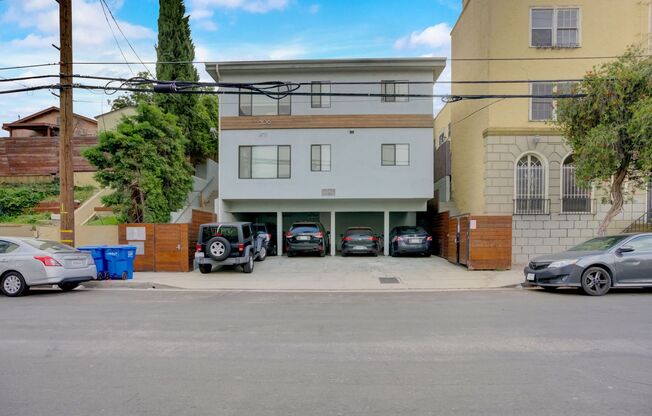 306 N. BONNIE BRAE ST.