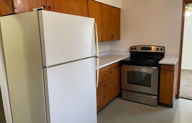 3 beds, 1 bath, $1,250, Unit A