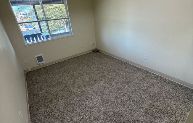 2 beds, 1 bath, $1,350, Unit 24