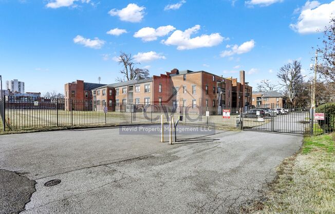 2 beds, 1 bath, 950 sqft, $995, Unit 314-4