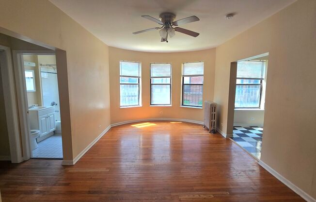 7722-28 N. MARSHFIELD