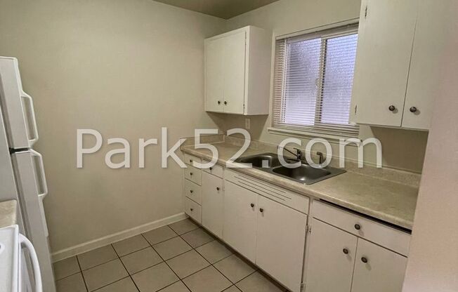 2 beds, 1 bath, $1,295