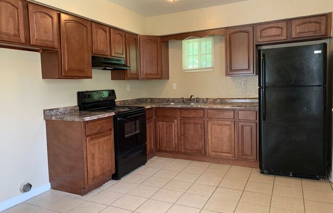 3 beds, 1 bath, 1,016 sqft, $1,395, Unit 3920 NE 1 TER