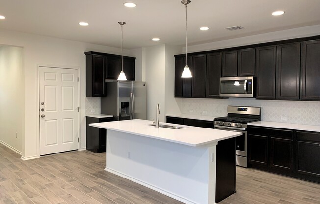 3 beds, 2.5 baths, $2,100