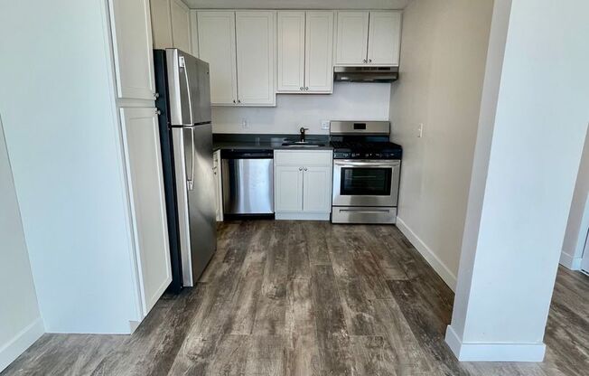 2 beds, 1 bath, $1,295, Unit 302