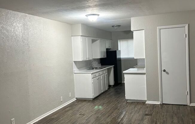 2 beds, 1 bath, 780 sqft, $1,050, Unit 107
