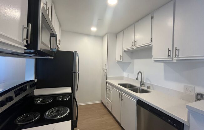 2 beds, 2 baths, 935 sqft, $1,998, Unit 301