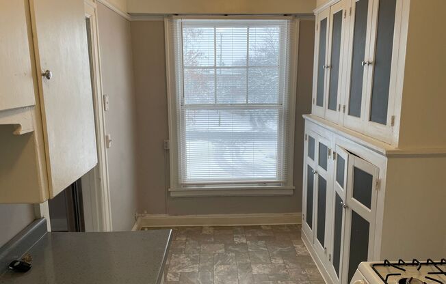 2 beds, 1 bath, 962 sqft, $1,525, Unit 2L