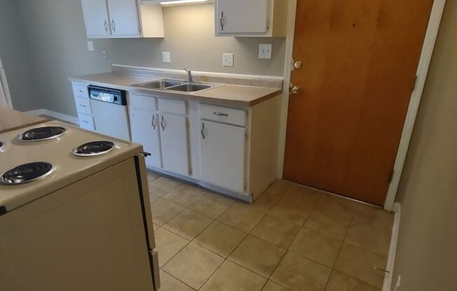 1 bed, 1 bath, 650 sqft, $829, Unit 68