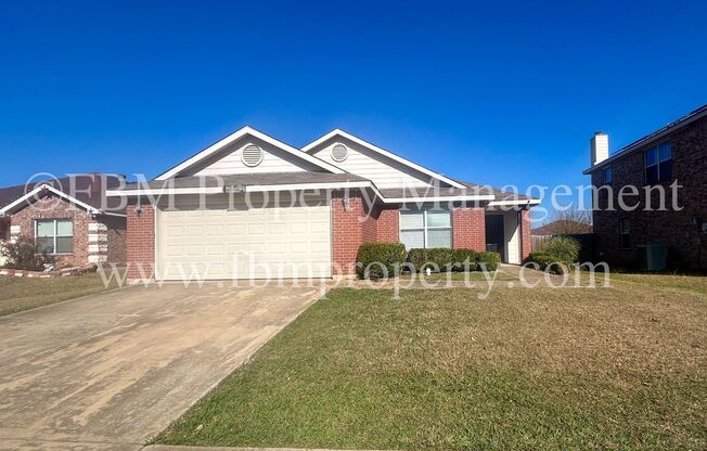 2202 Natchez - 3 bedroom, 2 bathroom brick home in Ennis, Tx!