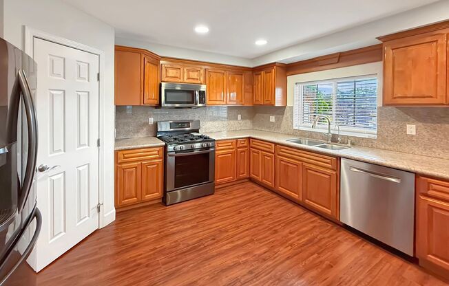 Spacious 7BR/4.5BA Home with Expansive Backyard, Oversized Garage & Shed – 3,500 Sq Ft