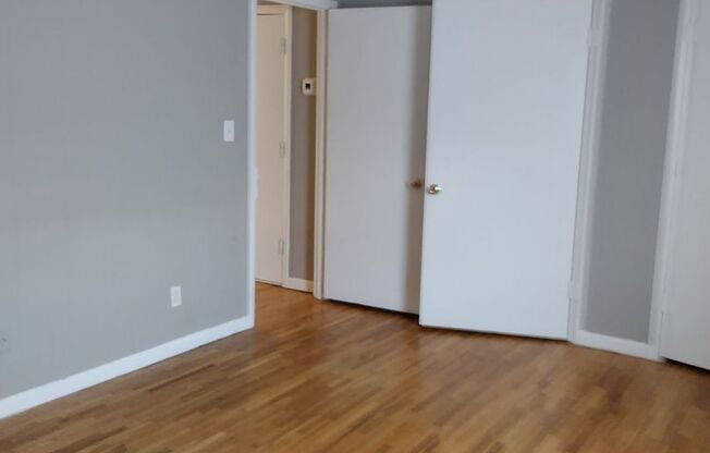 1 bed, 1 bath, 500 sqft, $975, Unit 10