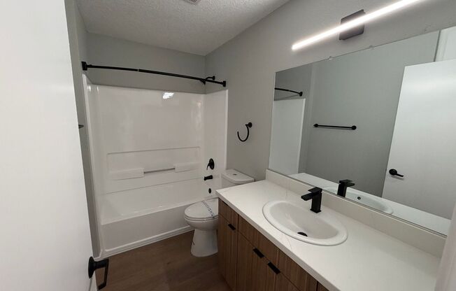 2 beds, 1 bath, 790 sqft, $2,455, Unit A202