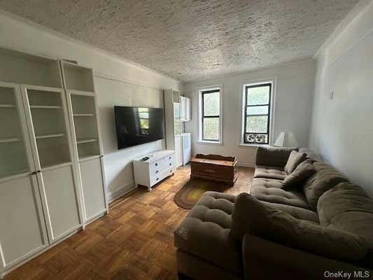 3 beds, 1 bath, 1,267 sqft, $3,400, Unit 2A