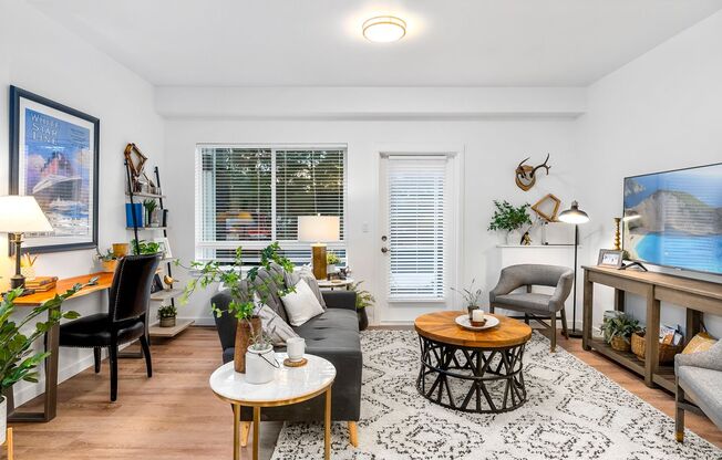 1 bed, 1 bath, 745 sqft, $1,975