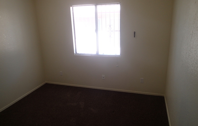 3 beds, 2 baths, $1,350