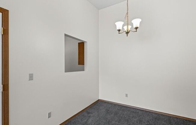 2 beds, 1 bath, 1,150 sqft, $981, Unit 2-09