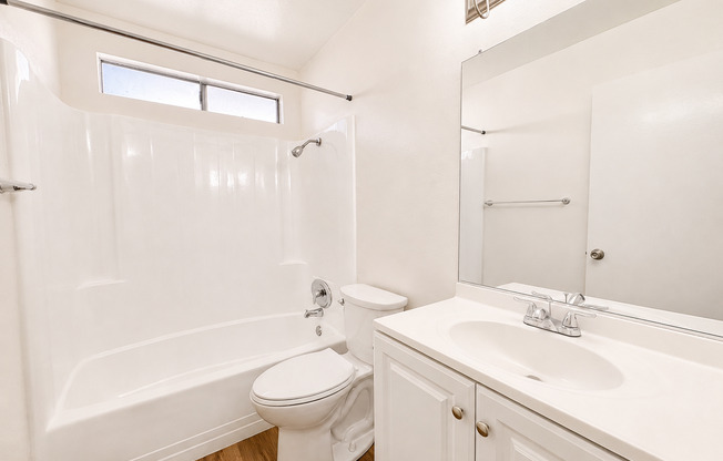 2 beds, 2 baths, 993 sqft, $2,485, Unit 13