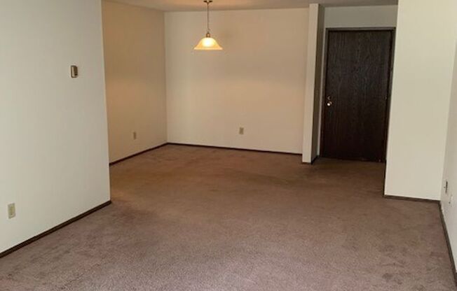 1 bed, 1 bath, 694 sqft, $1,150, Unit 25-106