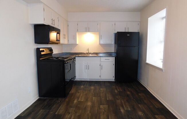 2 beds, 1 bath, 710 sqft, $850, Unit 2100 2
