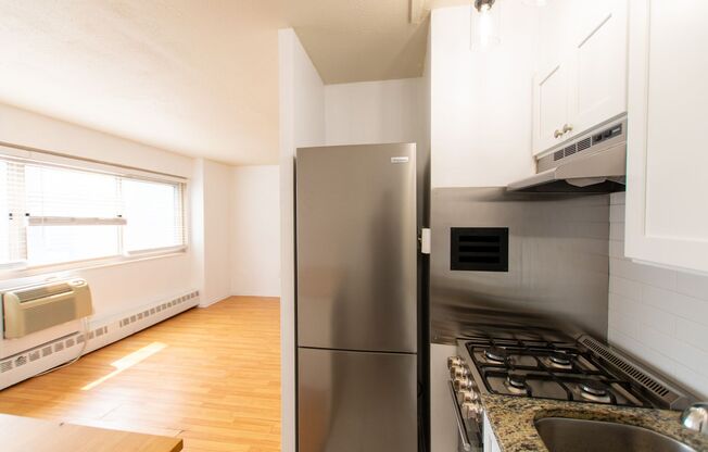Studio, 1 bath, $1,350, Unit Unit 1705