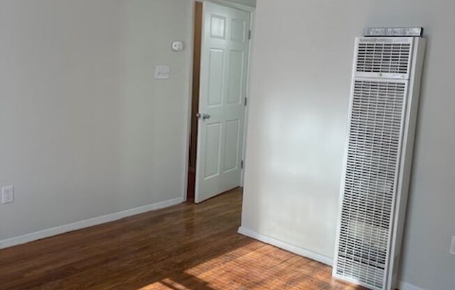 2 beds, 1 bath, 795 sqft, $995, Unit 104 Poe St Unit D