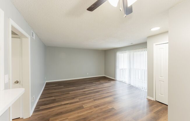 2 beds, 1 bath, 886 sqft, $1,125, Unit 421-25
