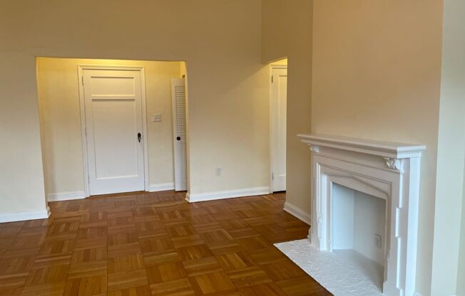 1 bed, 1 bath, 768 sqft, $2,450, Unit Royal York 1106