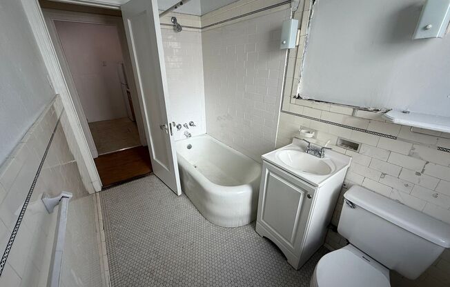 Studio, 1 bath, 308 sqft, $1,175, Unit Bayard Manor 206