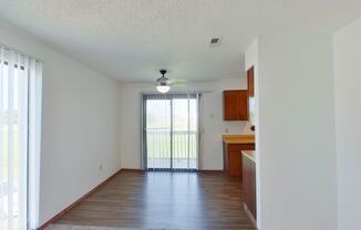 2 beds, 1 bath, $825, Unit APARTMENT 1