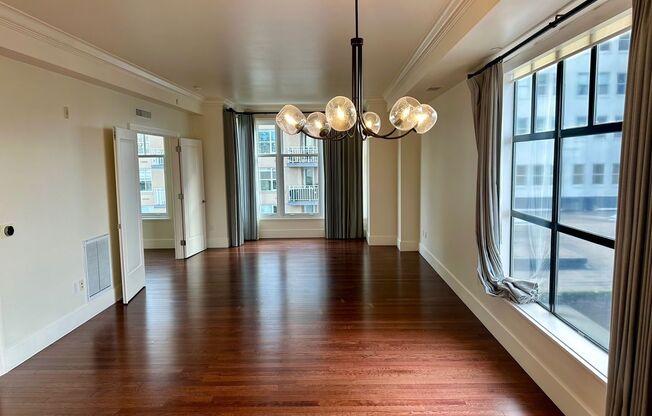 Beautiful 2 Bedroom / 2 Bathroom Condo Unit in Nob Hill!