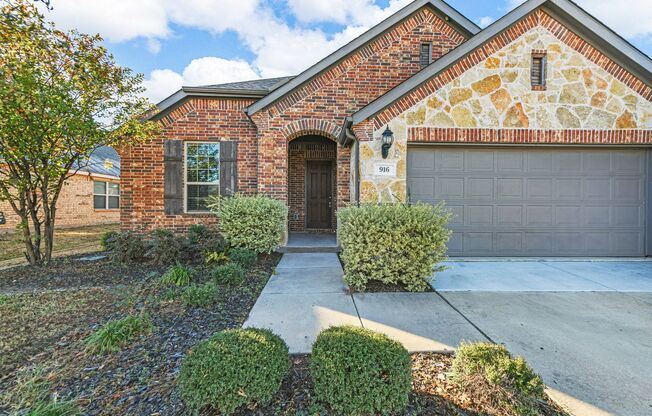 STUNNING 4 Bedroom 2 Bathroom in Little Elm, TX!