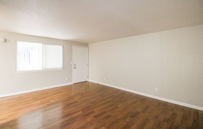 2 beds, 1 bath, 840 sqft, $1,250, Unit 49