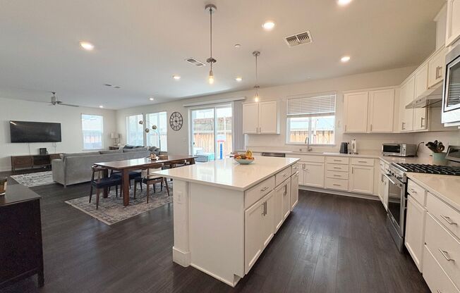 Beautiful 4 Bed 3 Full Bath Home with Solar in Brentwood