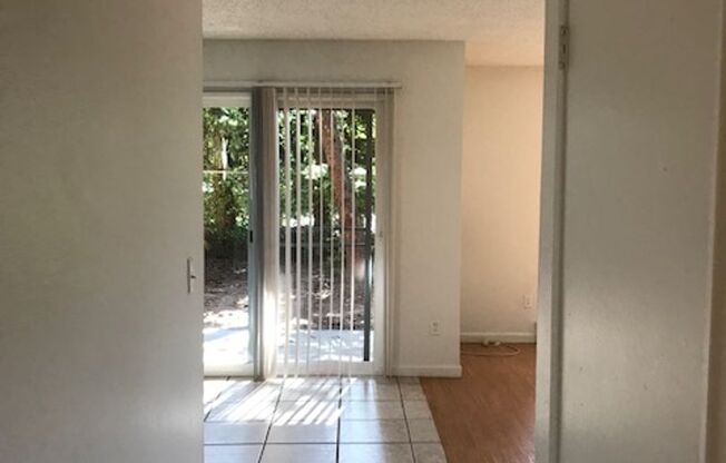 2 beds, 1 bath, 1,014 sqft, $2,085, Unit 13