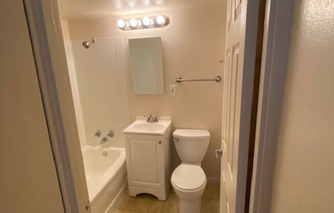 Studio, 1 bath, 355 sqft, $1,350, Unit 201