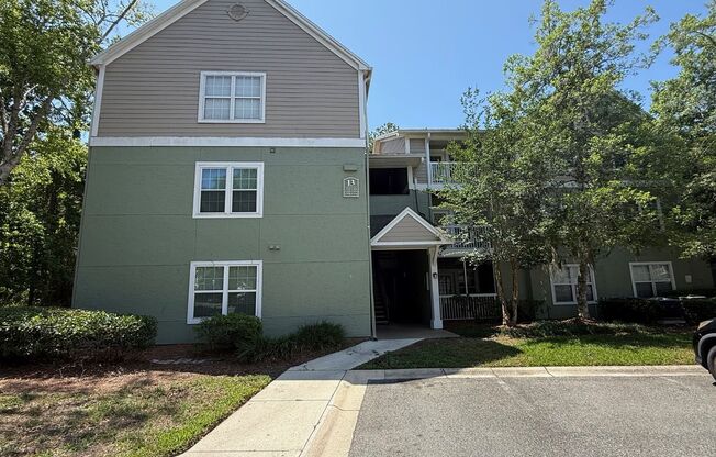 Beautifully maintained condo for rent in the Villas of Timberlin Park.