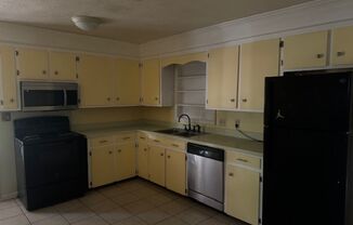 3 beds, 1 bath, $1,100