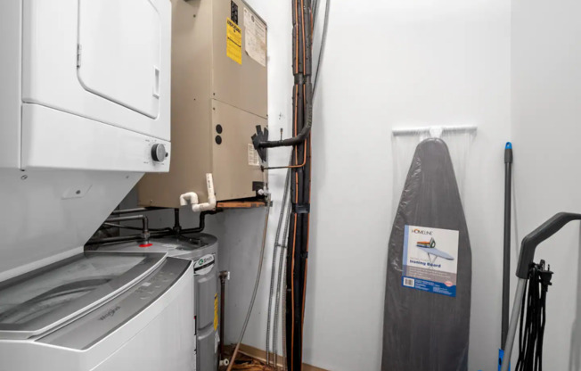 1 bed, 1 bath, 790 sqft, $1,100, Unit 212