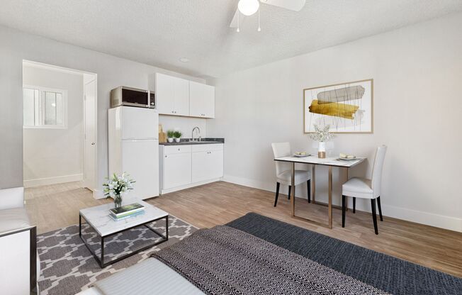Vista Shores – Bright, Renovated Studios Just Minutes from the Coast!