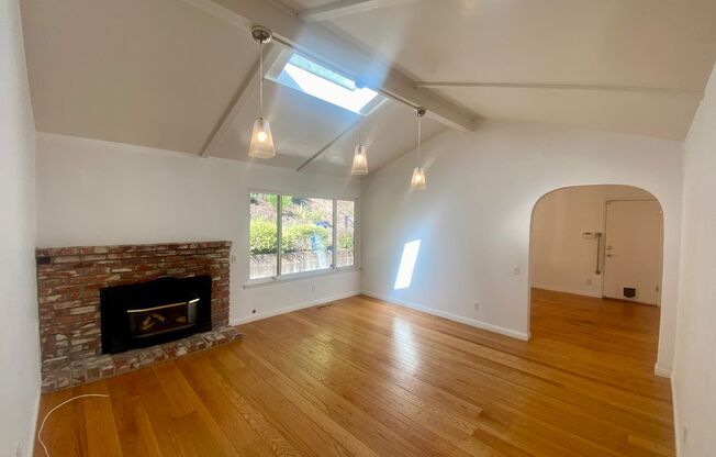 Nice Single Level Home in Moraga Available Now!