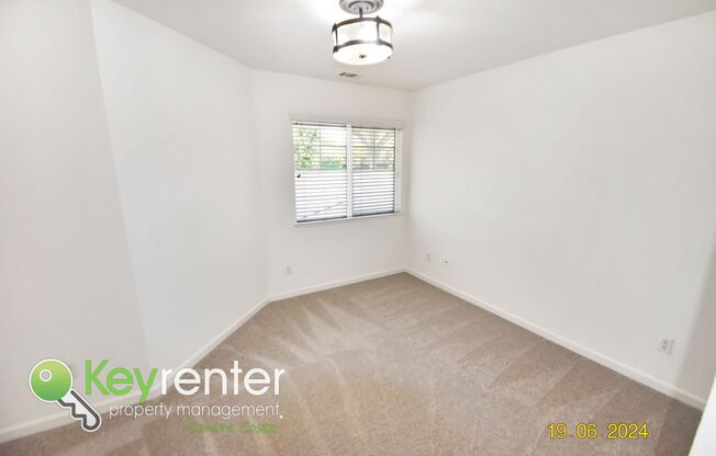 Charming 3 bed 2 bath home with spacious backyard!
