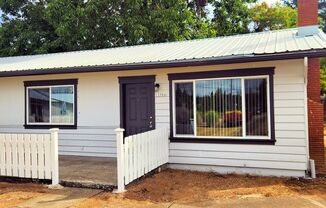 Refurbished 2 Bed 1 Bath with W/D in unit - close to Elk Rock, Max, on bus line