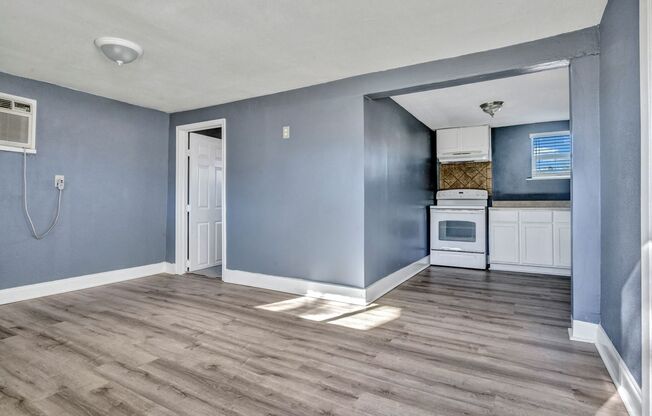 2 beds, 1 bath, 580 sqft, $999, Unit Back unit - Downstairs