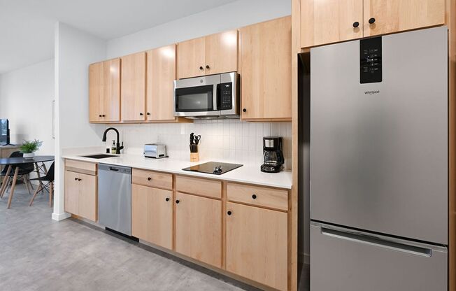 Studio, 1 bath, 530 sqft, $1,385, Unit 319