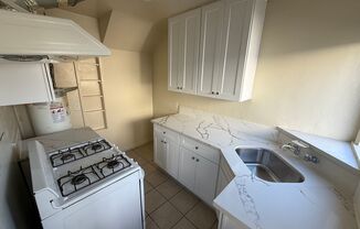 2 beds, 1 bath, $2,100, Unit 3