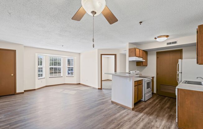 2 beds, 1 bath, 840 sqft, $1,015, Unit 3I